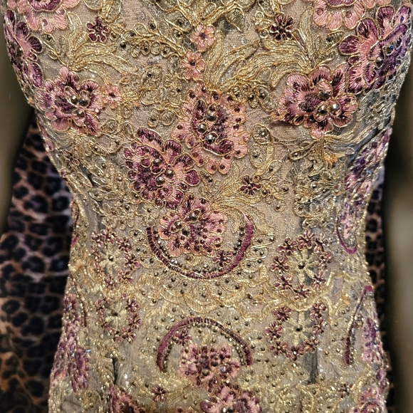 Gown - Picture 4 of 11